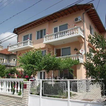 Hotel Family Velevi 2*